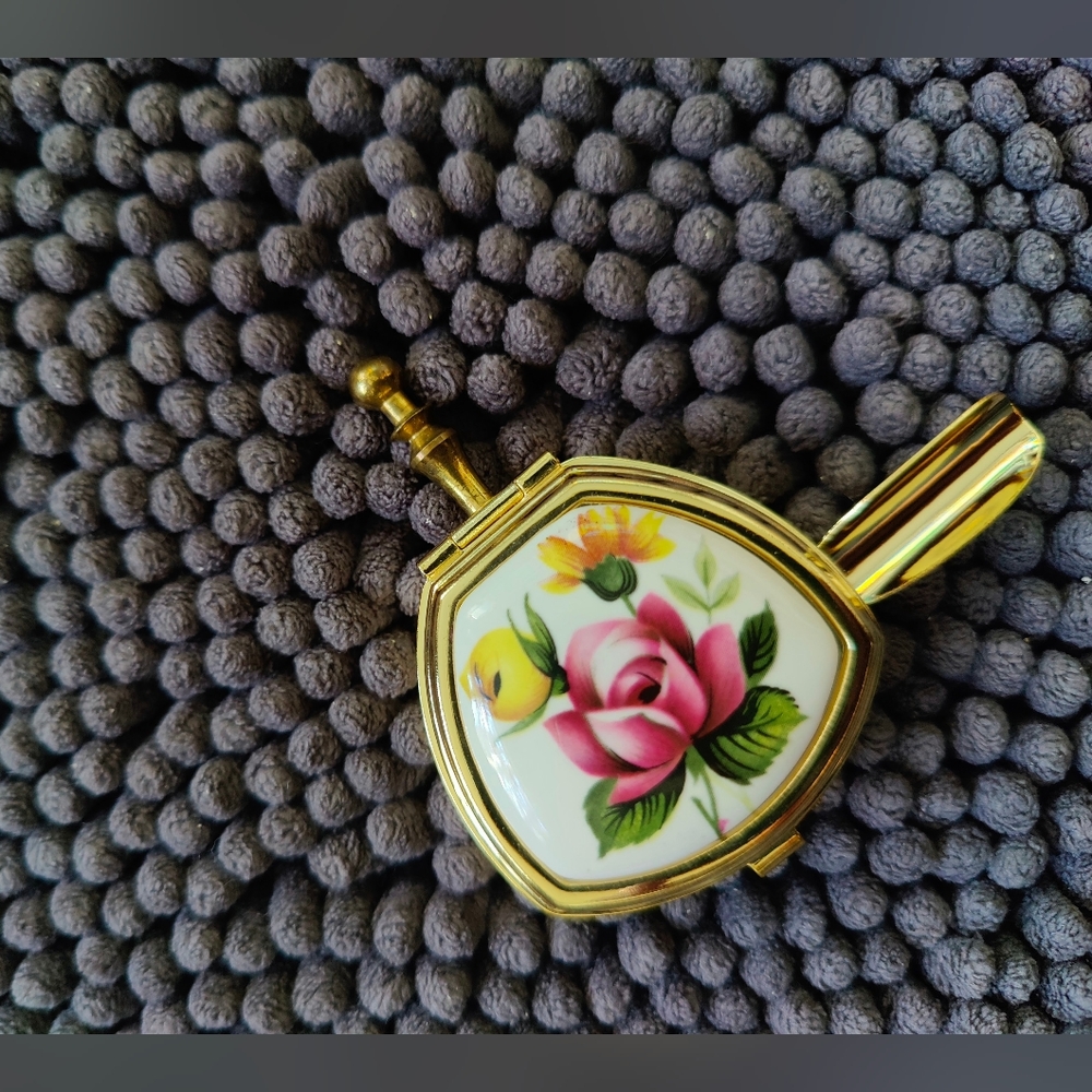 Purse ashtray